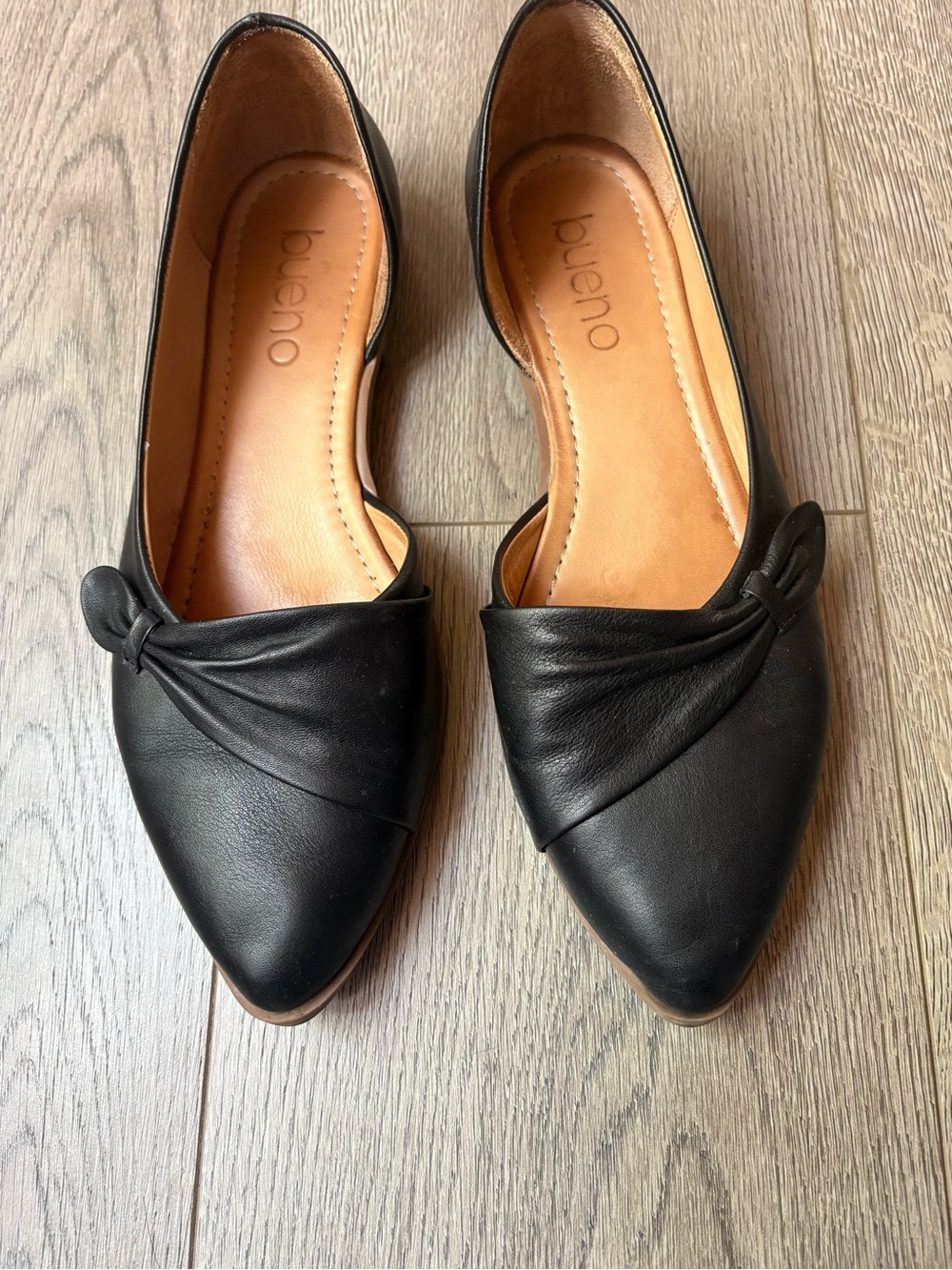 Bueno Black Pointed D'Orsay Knot Flats